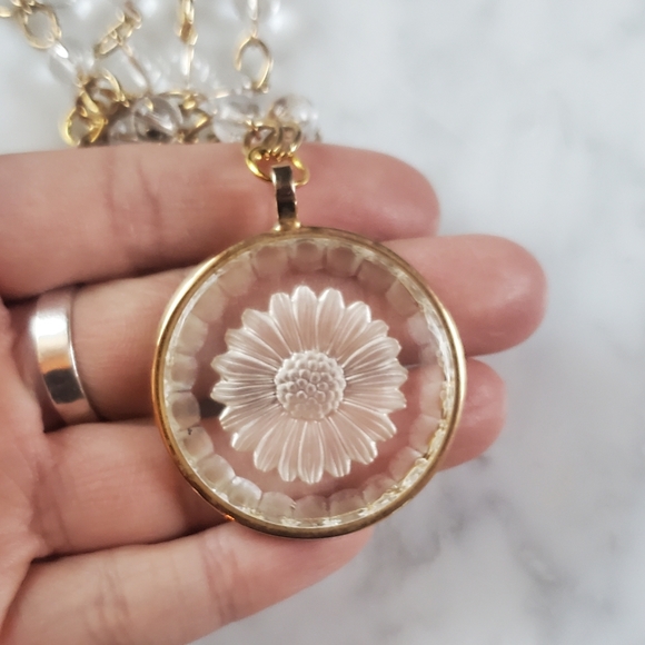 Vintage etched glass flower pendant necklace - Picture 4 of 7